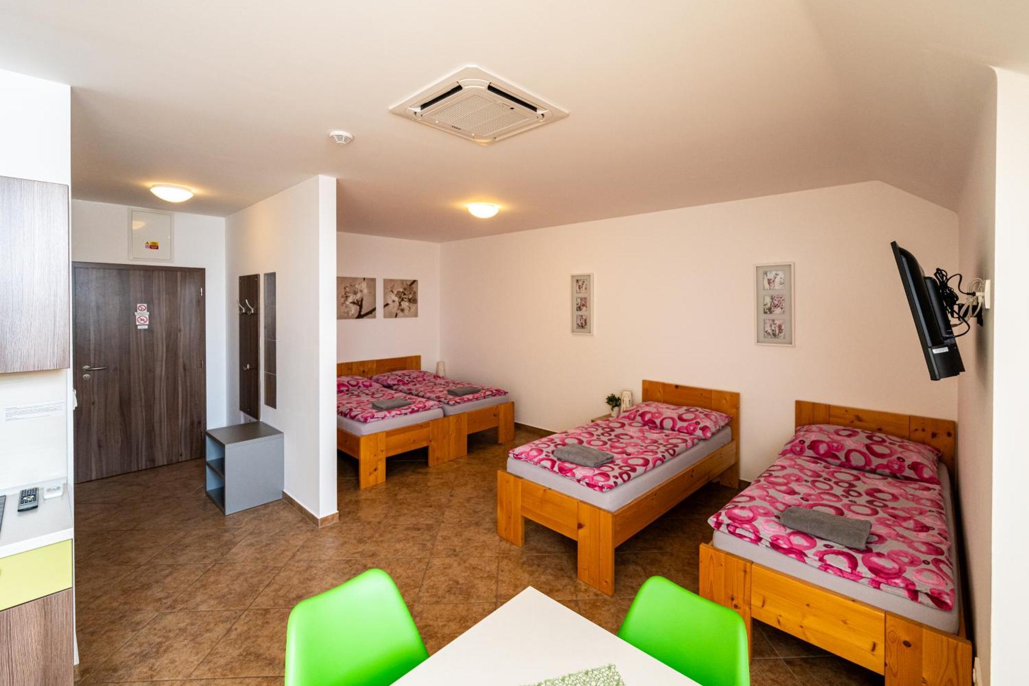 Penzion Žurek Velké Bílovice Exterior foto